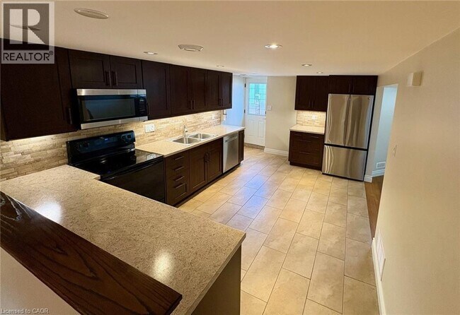 Photo du bâtiment - 1491 Brenner Crescent