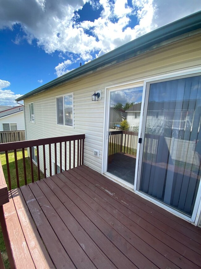 Building Photo - Newly remodeled 4 Bedroom in CDA Place