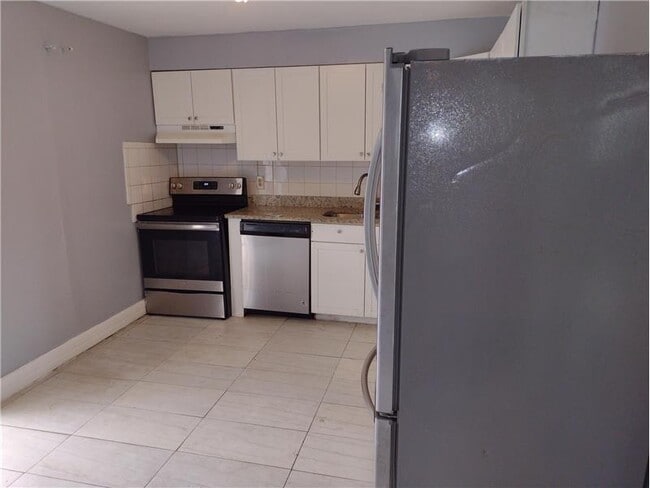 Building Photo - 5911 Barbados Way W