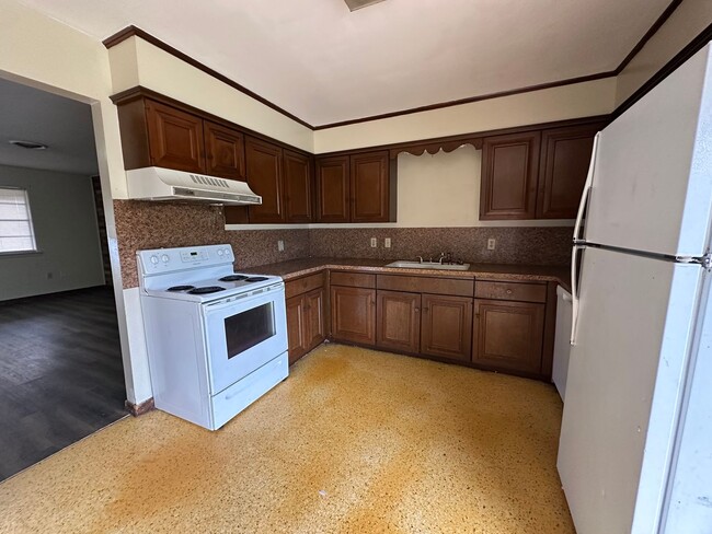 Building Photo - 405 N Inglewood, Apt 25-28