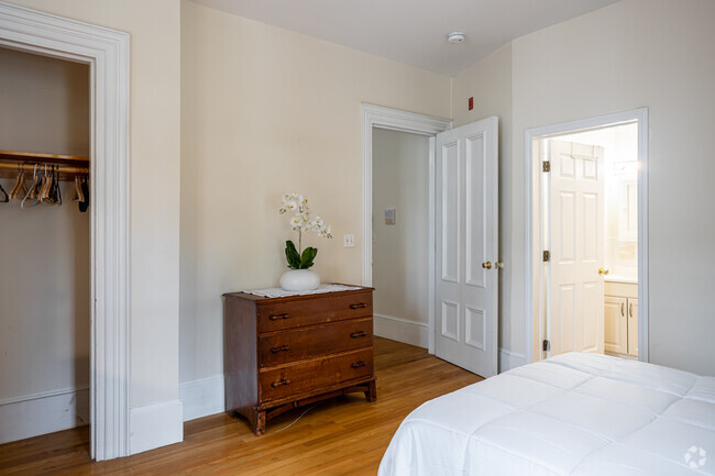 1BR, 1BA - 63 Inman Street