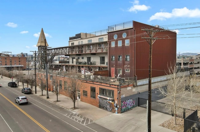 Building Photo - 2715 Blake St