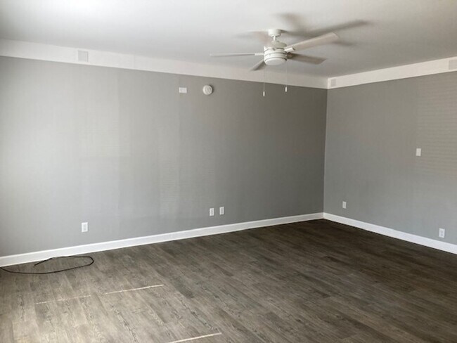 Photo - 208 N 11th St Apartment