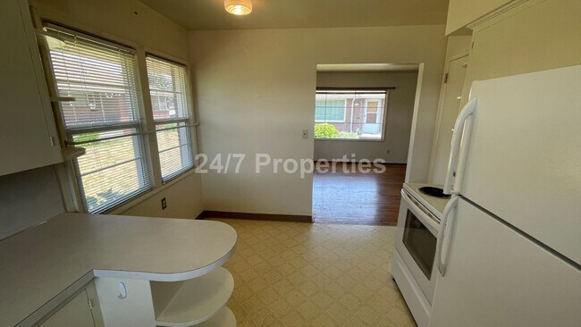 Foto del edificio - Cozy 2 BD | 1 BA Apartment w/ Full Basemen...