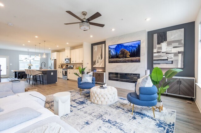 Foto del edificio - Stunning 3 BR/2 Full BA & 2 Half BA Townhome in Severn!