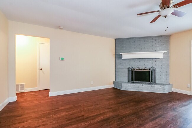 Building Photo - 1721 Steinburg Ln