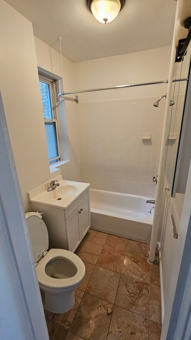 Building Photo - 110 Brainerd Rd