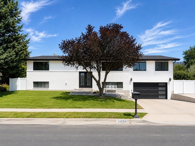 4860 Country Club Dr
