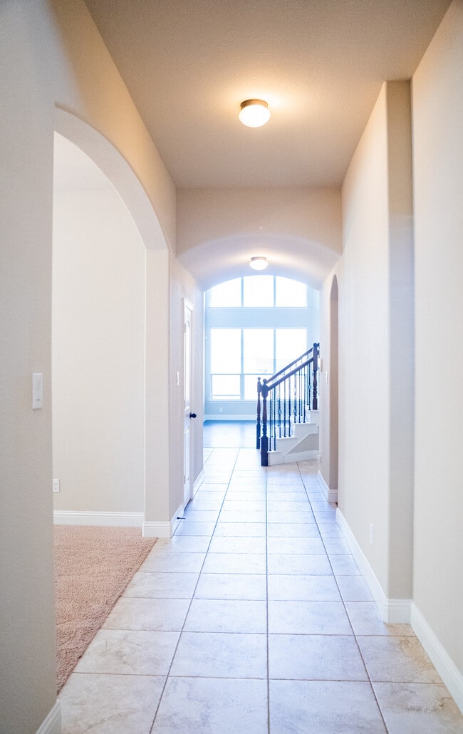Entry - 108 Lone Oak Dr