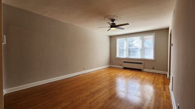 Foto del edificio - 7512 Cromwell Dr