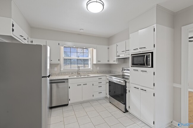 Building Photo - 1723 Laverne Dr NW