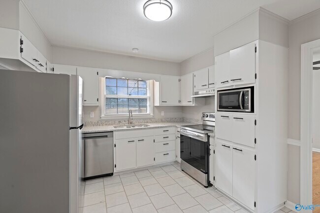 Foto del edificio - 1723 Laverne Dr NW