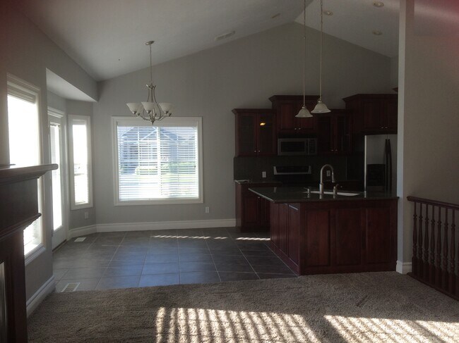 Building Photo - 3935 Shadow Mountain Trl