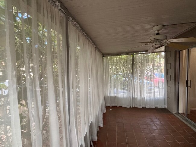 Foto del edificio - 635 N Jefferson Ave