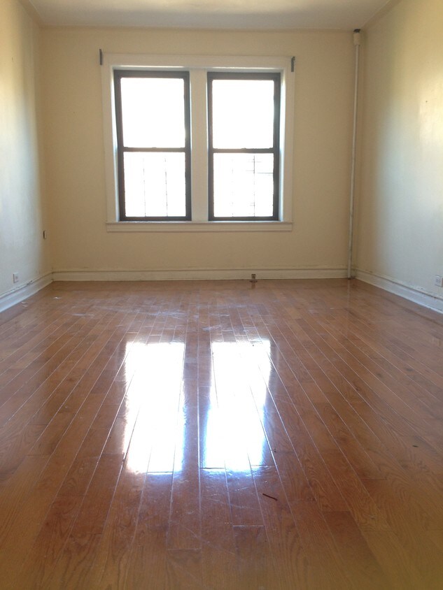 Foto principal - 221 Linden Blvd