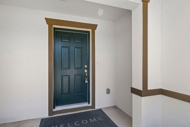 Foto del edificio - Beautifully maintained and Newer 2-bedroom, 2.5-bathroom townhome in North Fort Myers