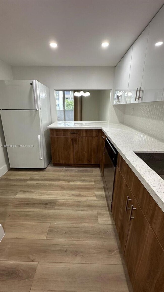 Foto del edificio - 10000 NW 80th Ct