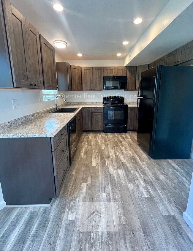 Foto del edificio - 8145 Camfield Cir