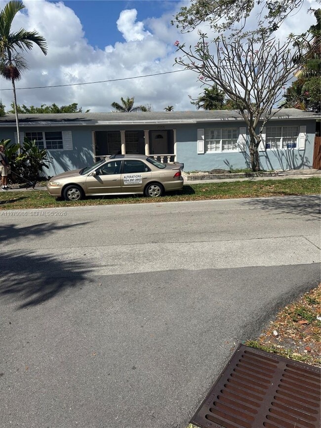 Building Photo - 729 NE 2nd Ct