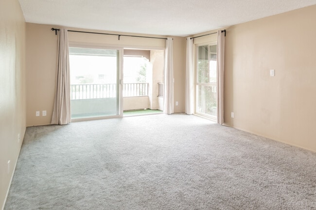 Building Photo - 2522 Clairemont Dr