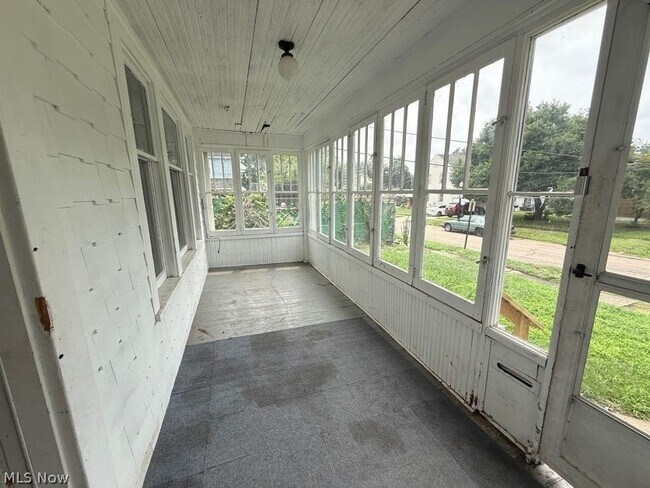 Building Photo - 1467 Beardsley St