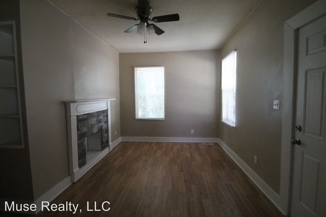 Building Photo - 3 br, 1 bath House - 301 S Spruce Street