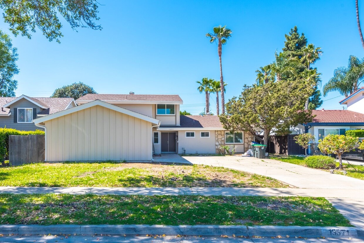 Completely renovated! Premium location 4 ... - Completely renovated!  Premium location 4 ...