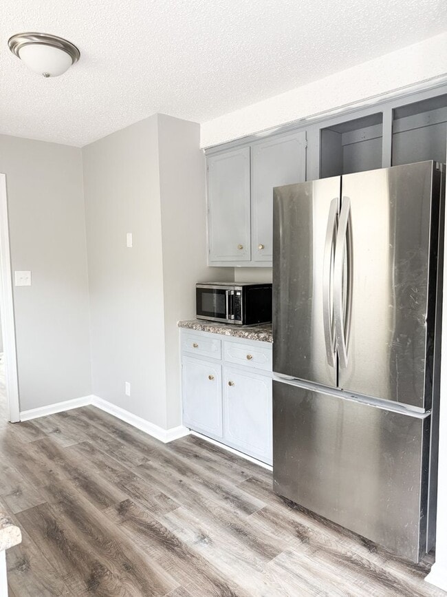 Foto del edificio - 3 Bedroom 2 Bathroom Home!!