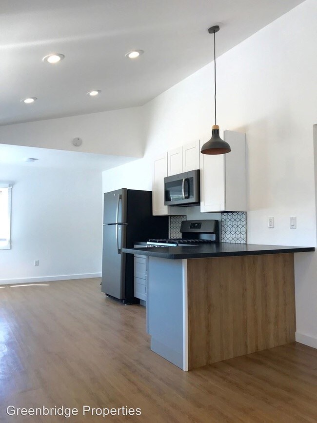 Building Photo - 3 br, 1 bath House - 6446 NE 42nd Ave