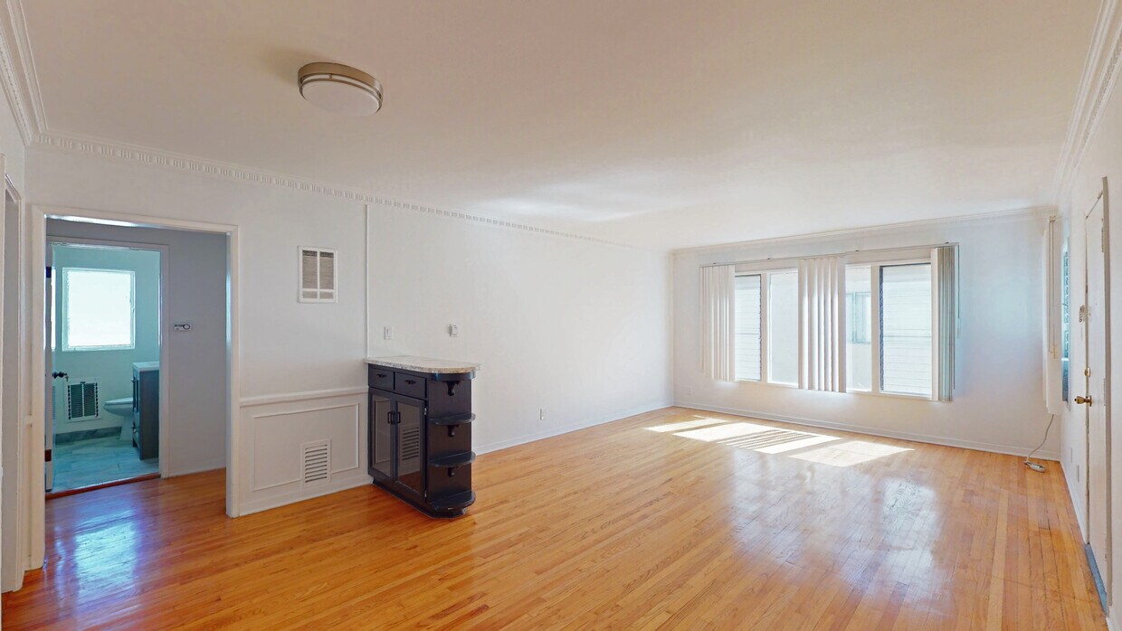 Primary Photo - 1042 S Sherbourne Dr