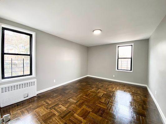 Foto del edificio - 3 bedroom in BRONX NY 10468