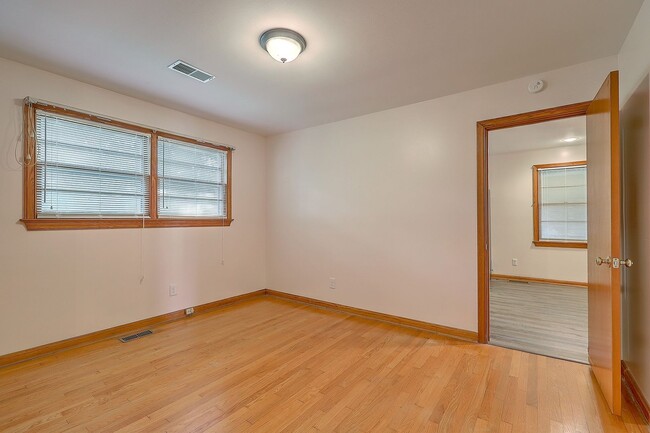 Building Photo - Single Family Home in Park Circle!
