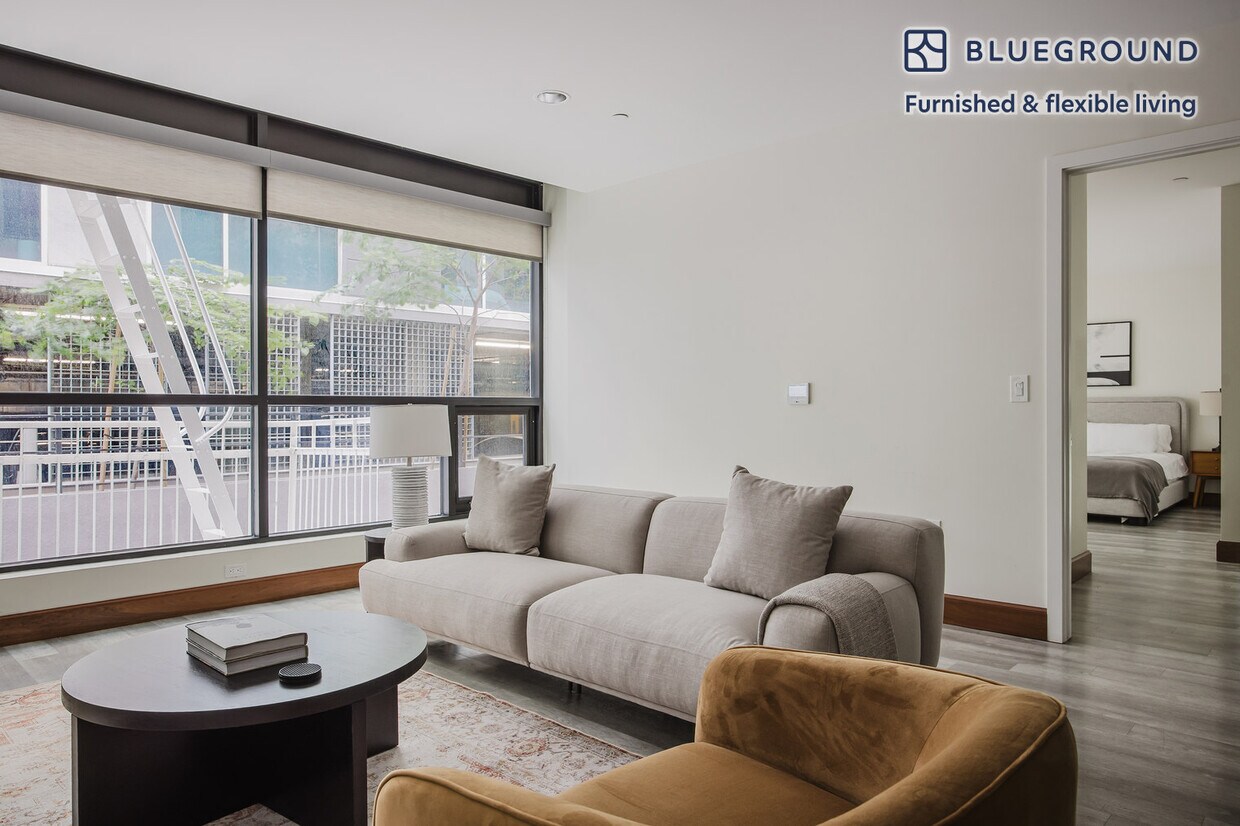 Foto principal - 110 W Ocean Blvd