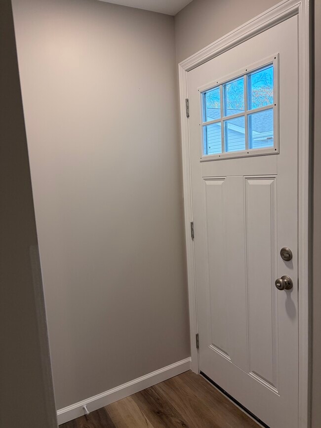 front door - 1 Holding Ln