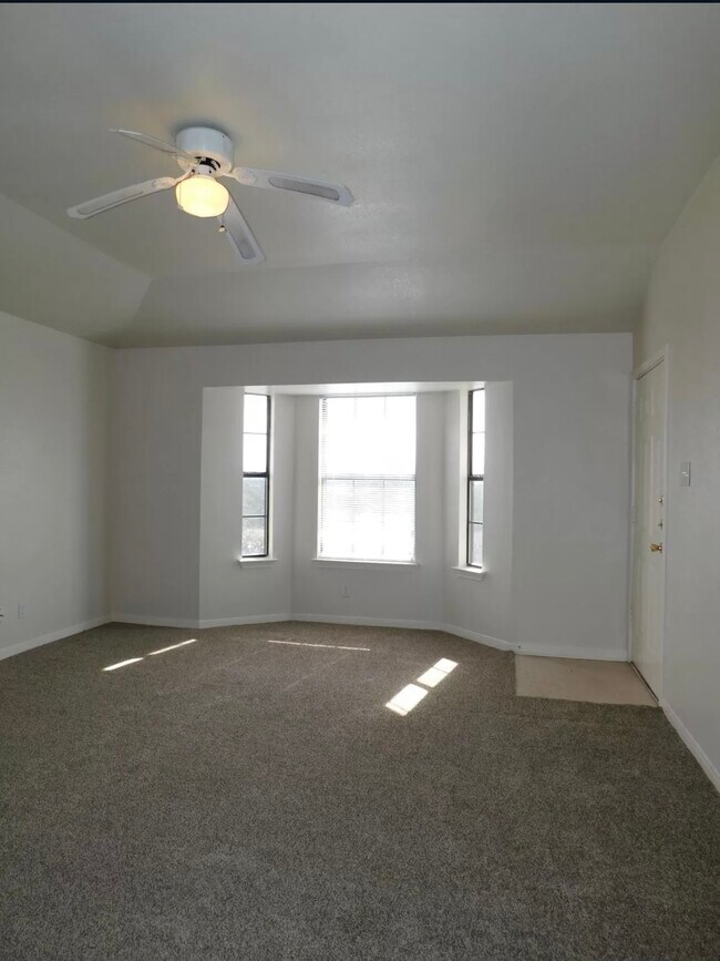 Building Photo - 1803 Pontotoc Trce