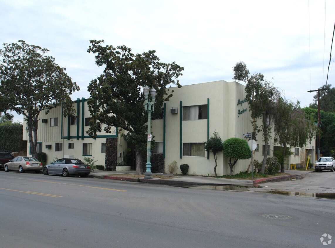 Primary Photo - 10726 Magnolia Blvd