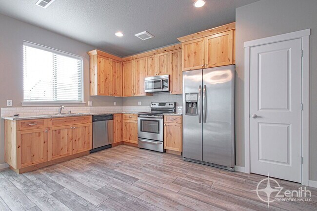 Building Photo - 1308 NE 82nd Dr