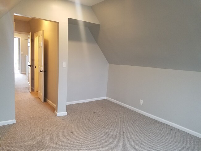 Building Photo - 2308 N Mango Ave