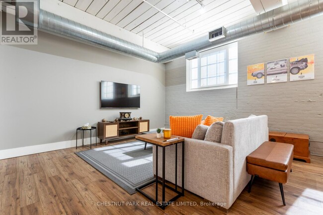 Building Photo - 1135 Dundas St E