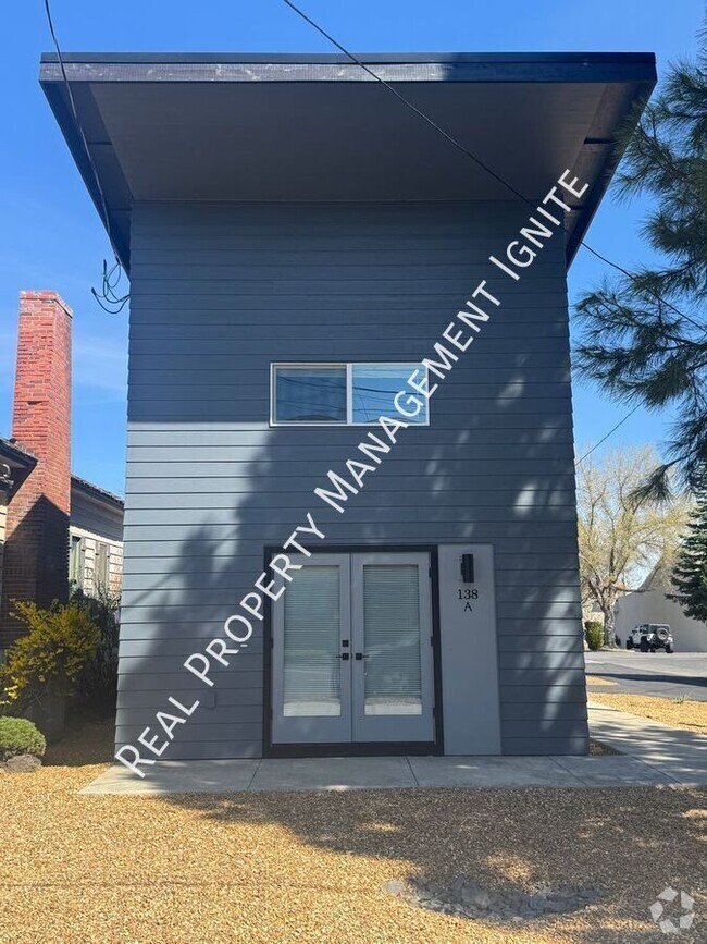 Building Photo - 138 NW Hawthorne Ave