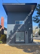Building Photo - 138 NW Hawthorne Ave