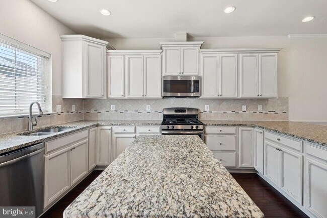 Building Photo - 8615 Stone Hill Ln