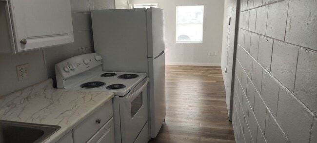 Building Photo - 2070 Avocado Ave