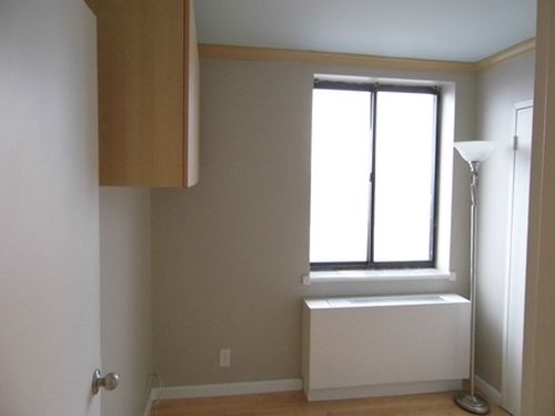 Building Photo - 420 64th St