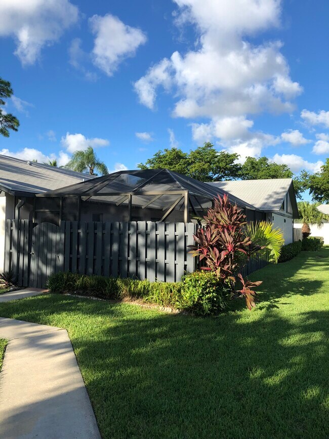 Building Photo - 1110 Summit Trail Cir