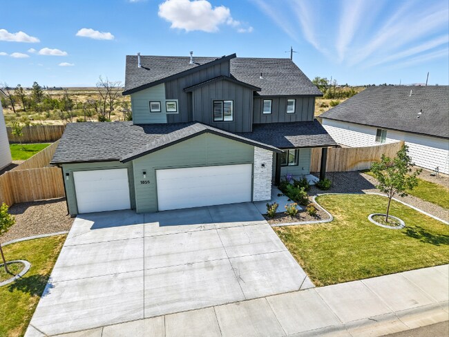 Building Photo - 1855 SW Besra Dr