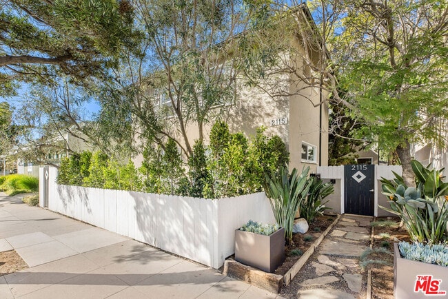 Building Photo - 2115 Ocean Park Blvd