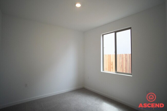 Building Photo - Stunning Home Off of Gosford and McCutchen!