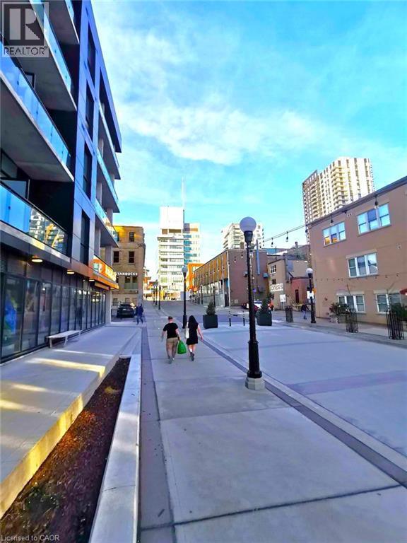 Building Photo - 60 Charles St W