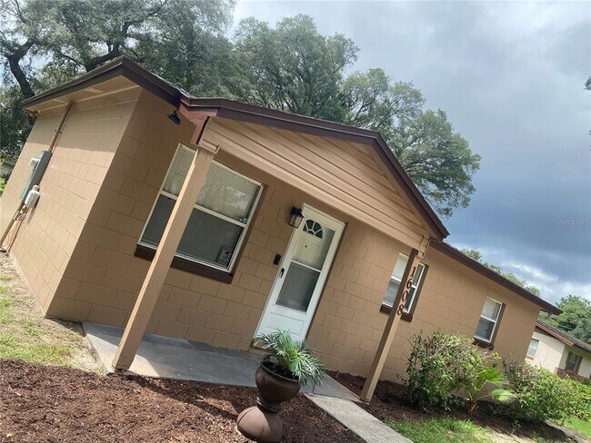 Building Photo - 1608 Long Ln